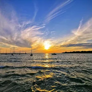 Emily Deluxe Superior 5 Star Apartment, Your Piece Of Heaven With Sea & Park View Novigrad Istria