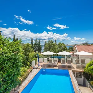https://ava-apartments.primorje-gorskikotar.com